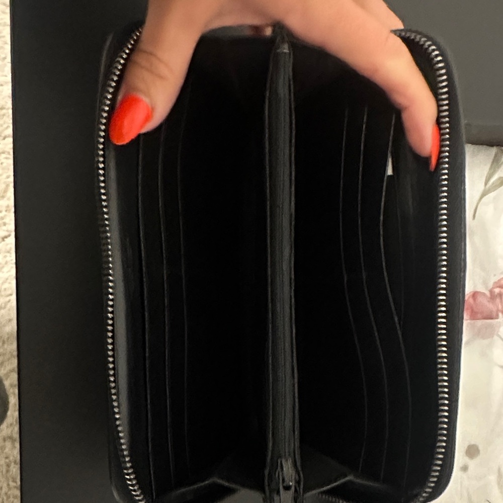 Bottega Veneta Dark Beige & Black Woven Zip Around Wallet. NWOT & Incl Orig Box - Picture 9 of 15